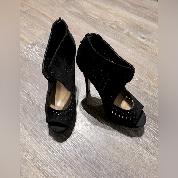 JUST FAB CUT OUT PEEP TOE HEELS - Picture 2 of 5